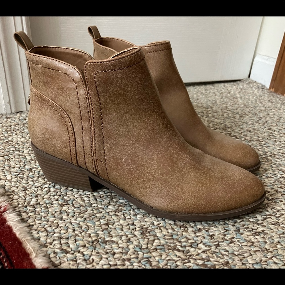 Camel booties